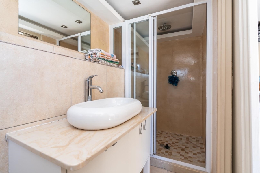 6 Bedroom Property for Sale in Vredehoek Western Cape